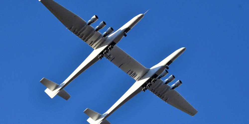 «Πρώτη» για το Stratolaunch: Το μεγαλύτερο αεροπλάνο στον κόσμο πραγματοποίησε δοκιμαστική πτήση [βίντεο]