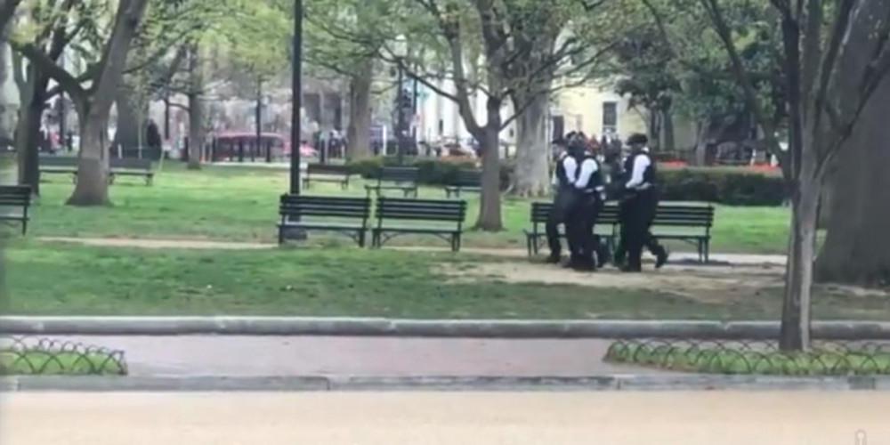 Άνδρας αυτοπυρπολήθηκε έξω από τον Λευκό Οίκο [εικόνες & βίντεο]