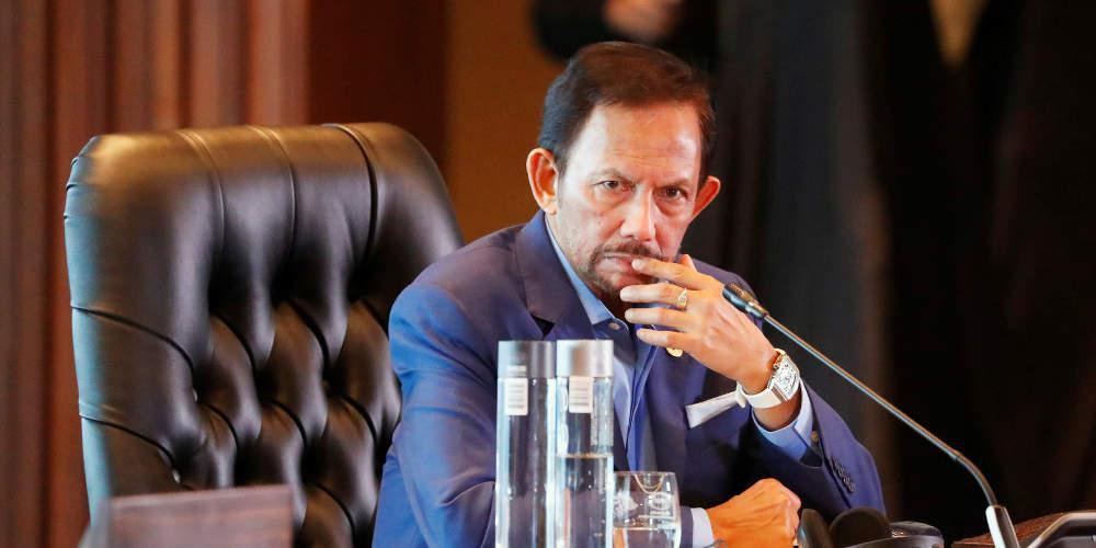 Κατακραυγή στο Μπρουνέι – Αναστέλλεται η θανατική ποινή για τους γκέι