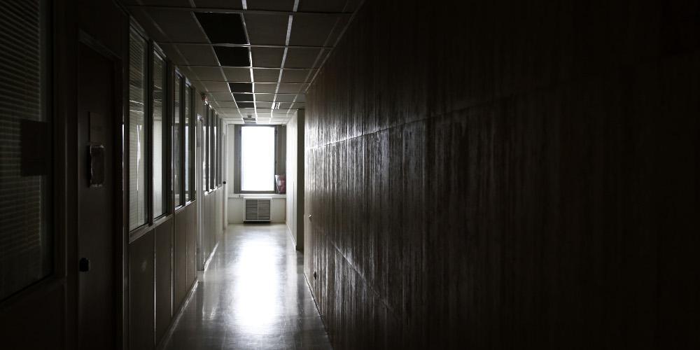 Χάος από την κακοκαιρία - Διακοπές ρεύματος ακόμη και στο Σύνταγμα