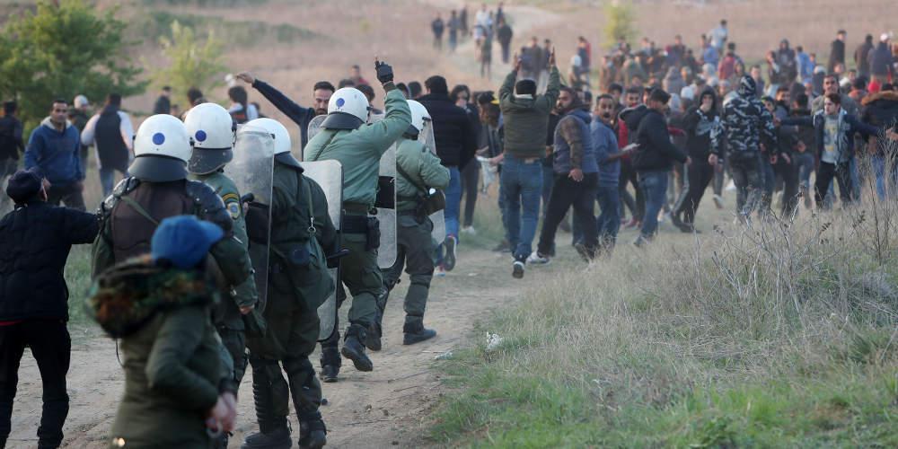 Fake ελπίδες και πολύ ξύλο στο προσφυγικό καραβάνι στα Διαβατά