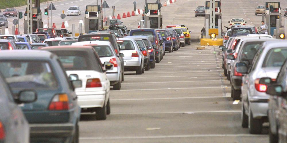 Άνοιξαν οι μπάρες στα διόδια μετά το κυκλοφοριακό κομφούζιο