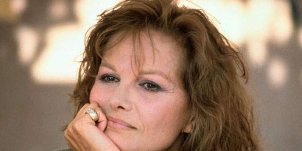 Η Κλαούντια Καρντινάλε βγάζει σε πλειστηριασμό ένα μέρος της γκαρνταρόμπας της