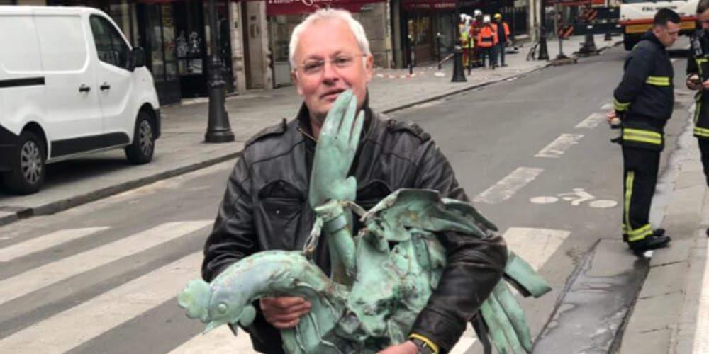 Βρέθηκε ο κόκορας του κωδωνοστάσιου της Παναγίας των Παρισίων [εικόνα]