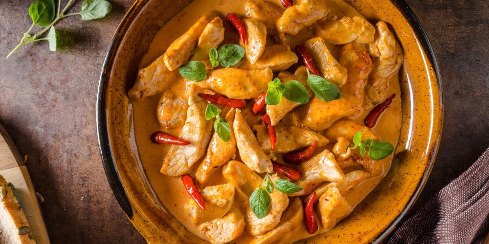 H συνταγή της ημέρας: Κοτόπουλο με κάρι και γάλα καρύδας