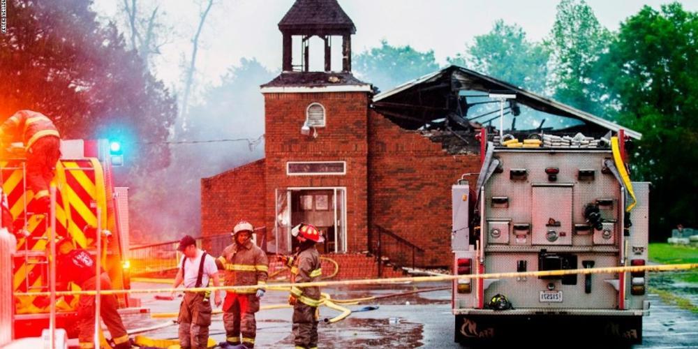 Ένας λευκός 21χρονος, διώκεται για εμπρησμό τριών εκκλησιών Αφροαμερικανών στην Λουϊζιάνα