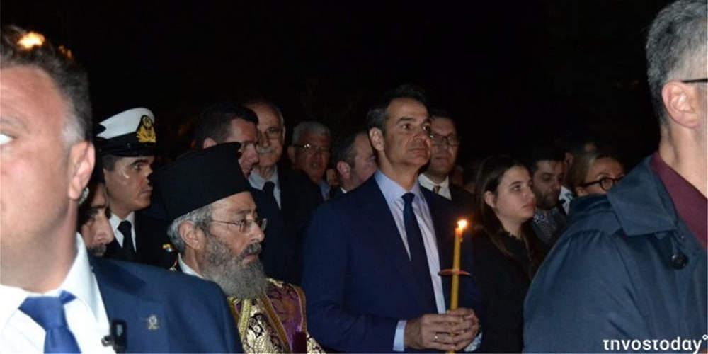 Στην τελετή του Επιταφίου στην Τήνο ο Κυριάκος Μητσοτάκης [εικόνες]
