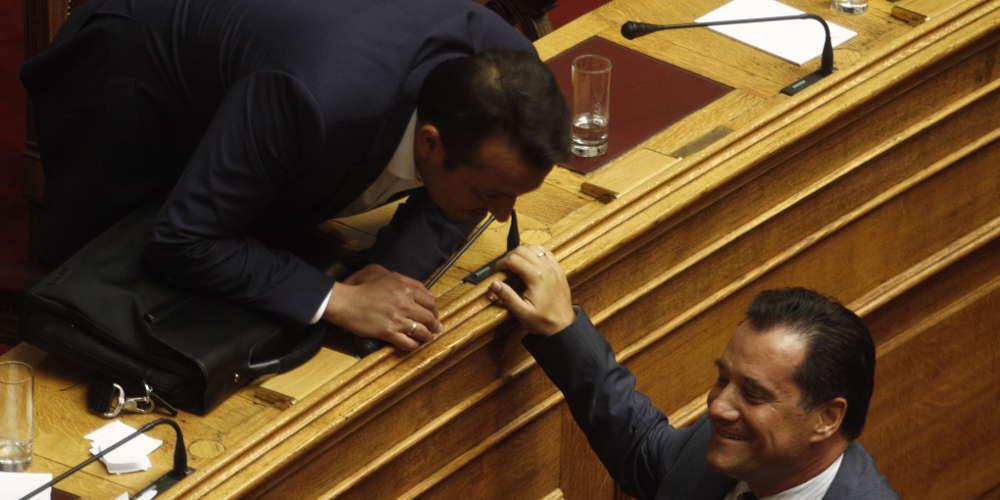 Σκοτωμός στο twitter Παπά-Άδωνι λόγω Πρωταπριλιάς