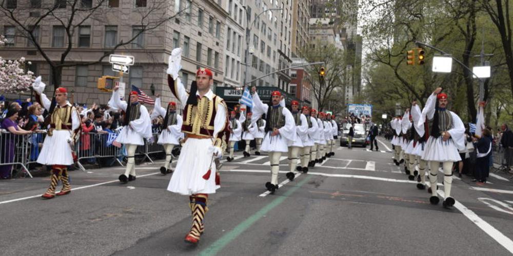 Ελληνική λεβεντιά στην Νέα Υόρκη – Οι Εύζωνες παρήλασαν για την 25η Μαρτίου [βίντεο]