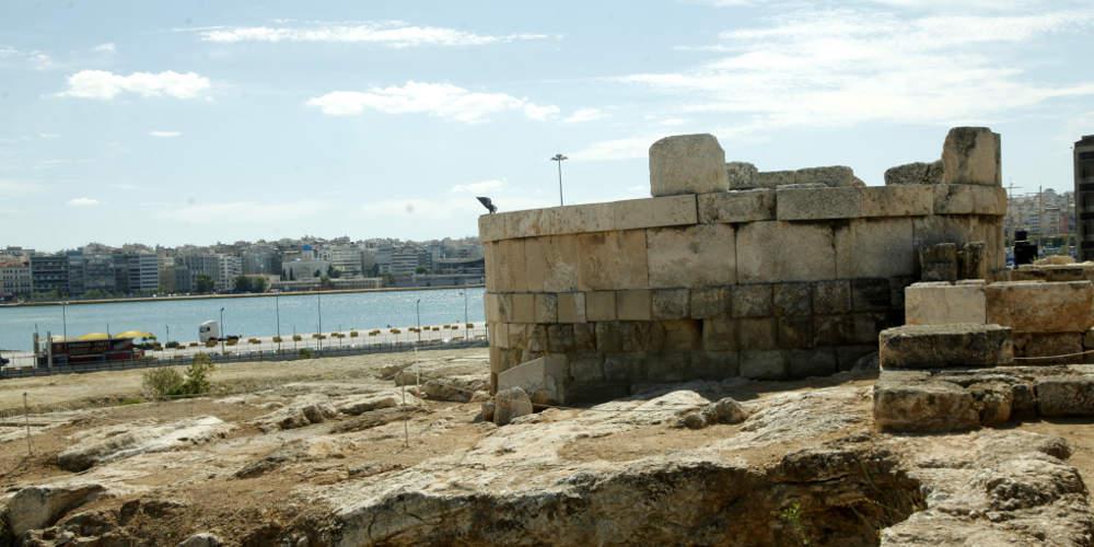 Αρχαιολογικός χώρος ο μισός Πειραιάς με απόφαση ΚΑΣ