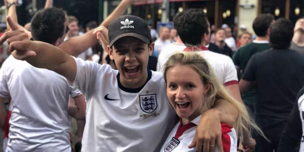 Σπαραγμός για τον Τόμπι και τη Μίλι που σκοτώθηκαν στη Σαντορίνη [εικόνες]