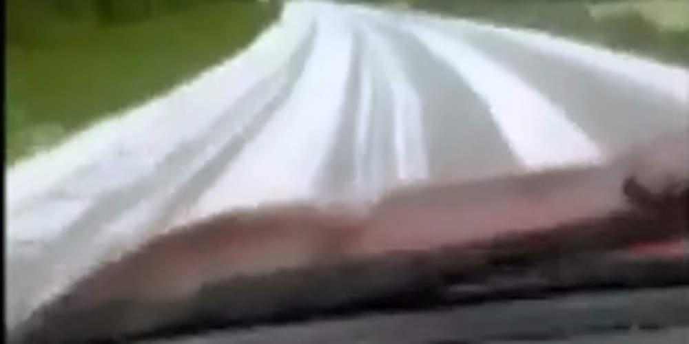 Καλύφθηκαν από χαλάζι οι δρόμοι στα Τρίκαλα [βίντεο]