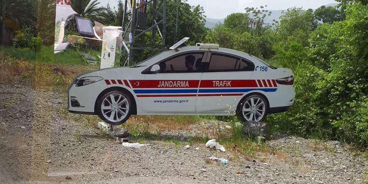 Χάρτινα Περιπολικά μειώνουν την επικίνδυνη οδήγηση στην Τουρκία!