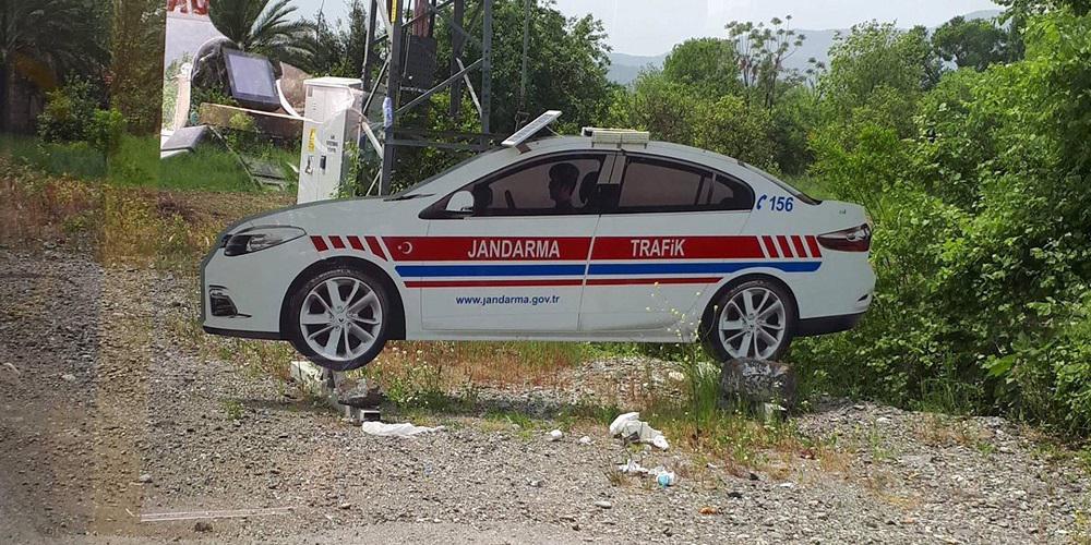 Χάρτινα Περιπολικά μειώνουν την επικίνδυνη οδήγηση στην Τουρκία!