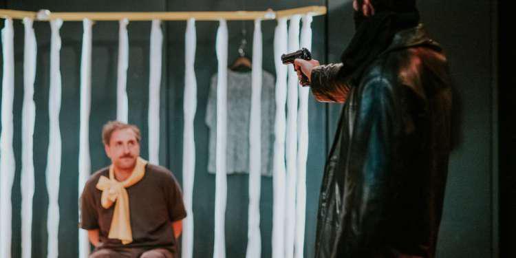 «Όταν τα χελιδόνια κλαίνε» του Mike van Graan στο «Αγγέλων Βήμα»