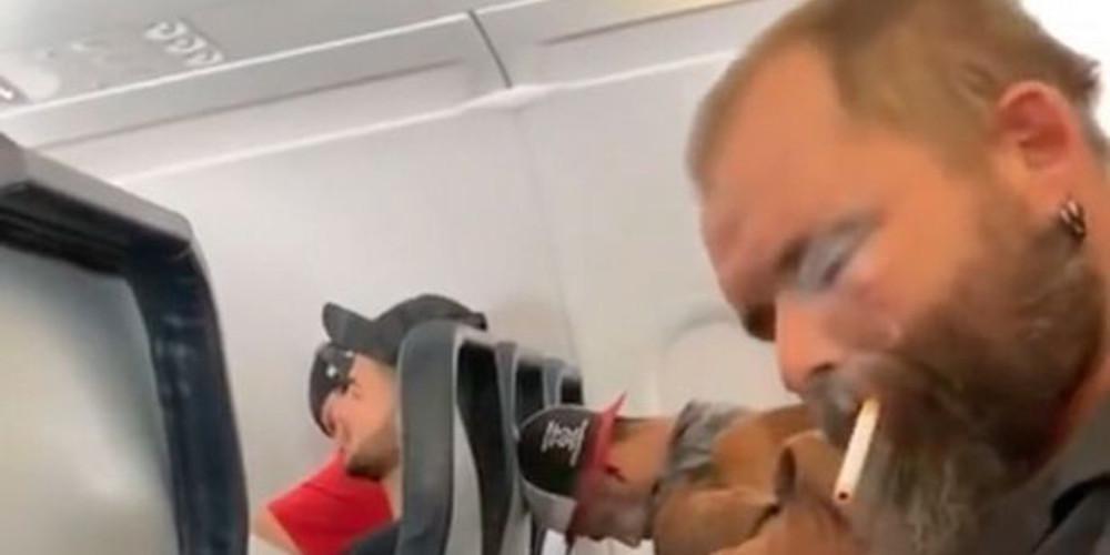 Θεριακλής επιβάτης άναψε τσιγάρο σε πτήση! [εικόνες]