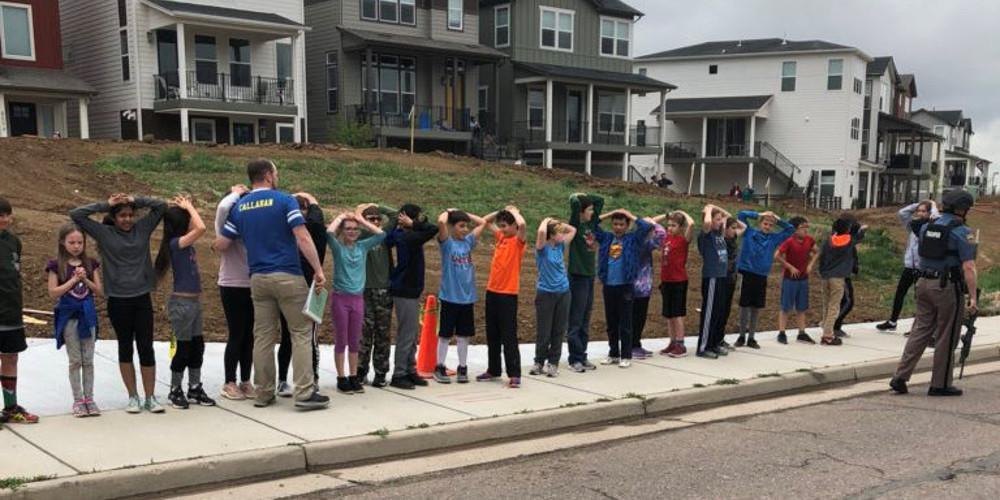 Ένας 18χρονος και μια ανήλικη οι δράστες της επίθεσης σε λύκειο στο Ντένβερ