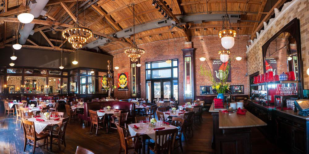 Διαμαρτυρήθηκαν στον εστιάτορα για το φαγητό και αυτός τους έδειρε