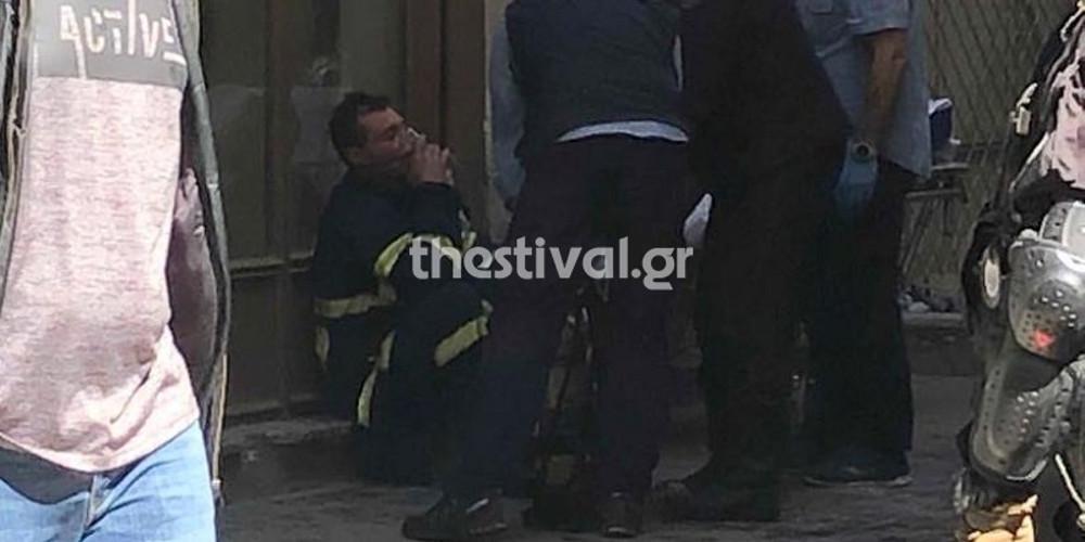 Απεγκλωβίστηκε η οικογένεια στη Θεσσαλονίκη - Έγινε στάχτη το διαμέρισμα [βίντεο]