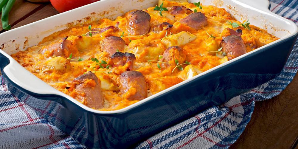 Η συνταγή της ημέρας: Γιουβέτσι με χωριάτικα λουκάνικα από τον Δημήτρη Σκαρμούτσο