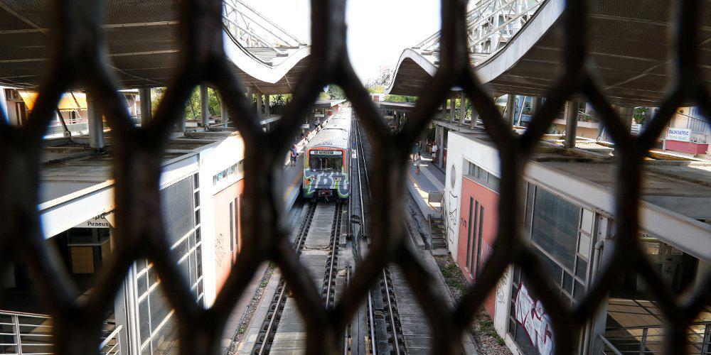 Πτώση ατόμου στις γραμμές του ΗΣΑΠ στο Θησείο