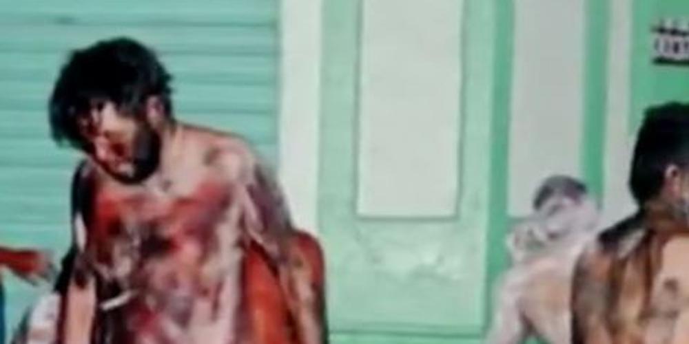 Καρτέλ ναρκωτικών έγδυσαν θύματά τους και τα ανάγκασαν να κάνουν παρέλαση μεταμφιεσμένα σε σούπερ ήρωες [εικόνες]