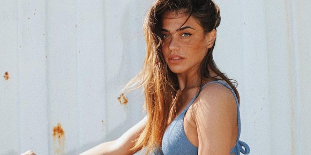 Η Κόνι Μεταξά βάζει το καυτό της μπικίνι και σαγηνεύει τους πάντες