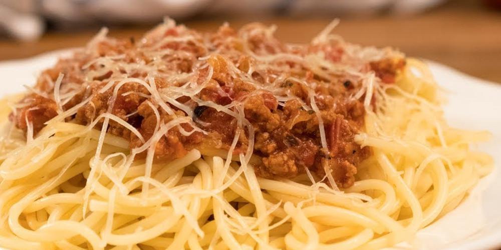 Η συνταγή της ημέρας: Μακαρόνια με κιμά από τον Τάσο Αντωνίου