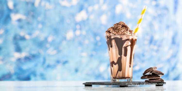 H συνταγή της ημέρας: Μιλκσέικ σοκολάτας από τον Πέτρο Συρίγο