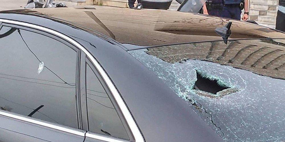 Εισβολή με αυτοκίνητο σε κατάστημα με ηλεκτρονικά στο Αιγάλεω