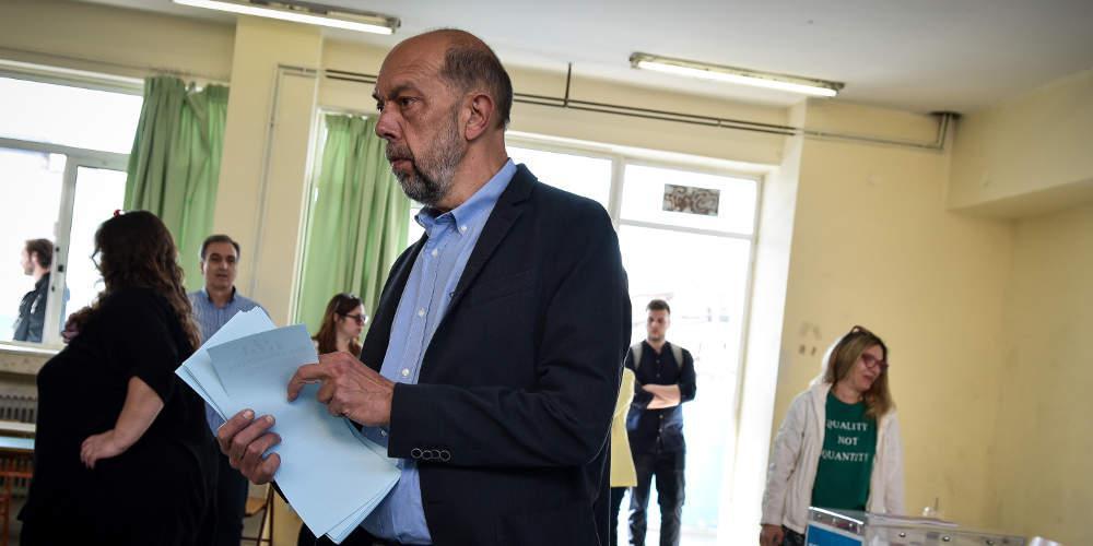 Μπελαβίλας: Αφιερώνω τη σημερινή ψήφο στον πατέρα μου [βίντεο]