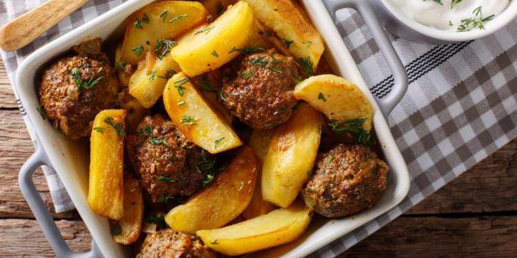 Η συνταγή της ημέρας: Μπιφτέκια κοτόπουλου με πατάτες