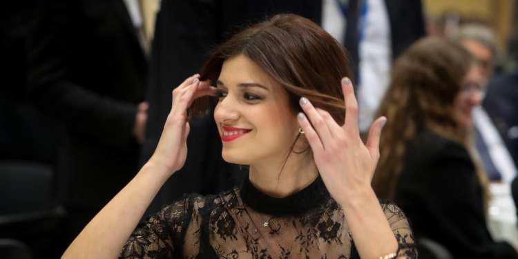 «Κόλλησε» αγγλικά Τσίπρα η Νοτοπούλου: Ο «ΤΣΕΟ» της Thomas Cook [βίντεο]