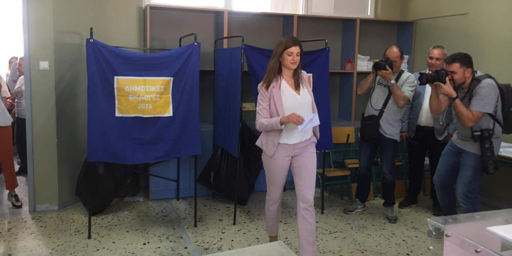 Με το… αριστερό ψήφισε η Κατερίνα Νοτοπούλου στη Θεσσαλονίκη