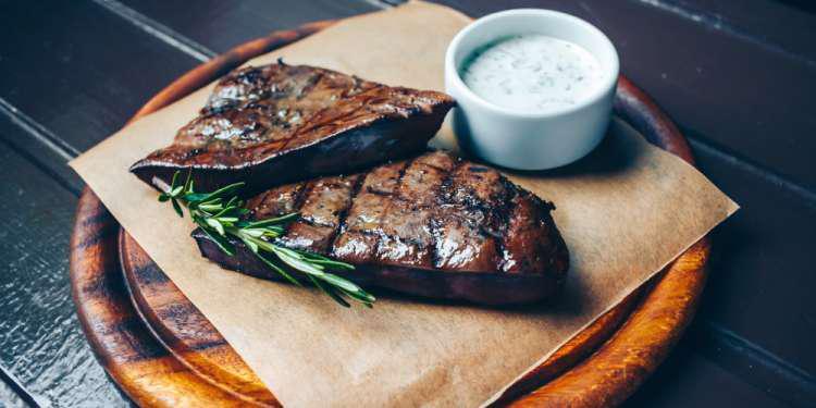 Η συνταγή της ημέρας: Συκώτι στη σχάρα από τον Πέτρο Συρίγο