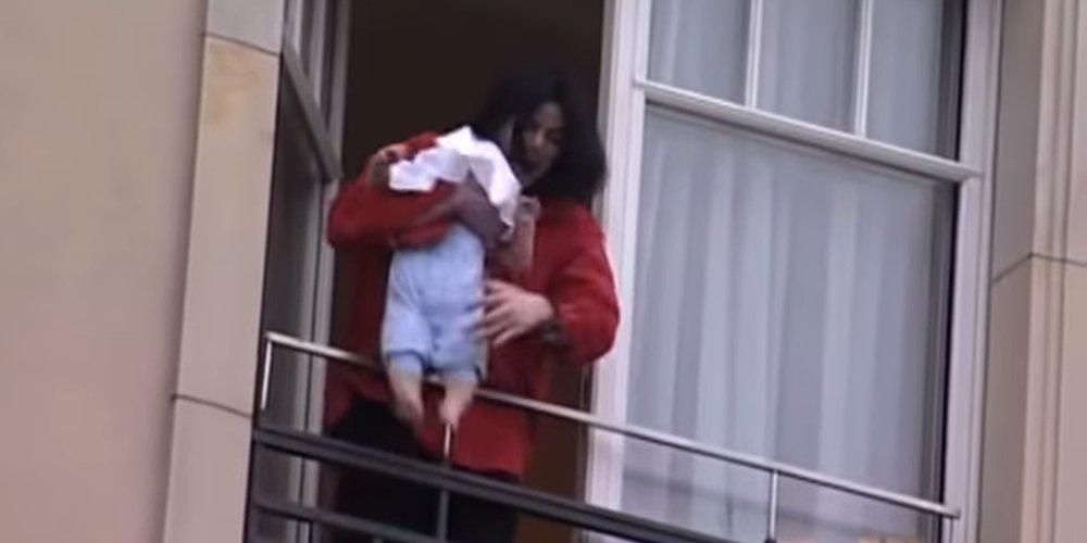 Θυμάστε το γιο του Μάικλ Τζάκσον που παραλίγο να πέσει από το μπαλκόνι; Δείτε πως είναι σήμερα [εικόνες]