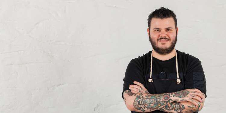 Ο βραβευμένος Άνταμ Κοντοβάς έρχεται στο «Island»