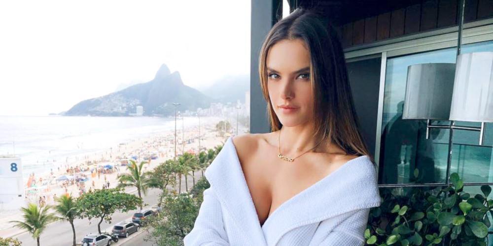 Βγαλμένη από όνειρο η Αλεσάντρα Αμπρόζιο με αυτό το μπικίνι [εικόνα]