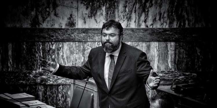 «Πρωταθλητής» στις επιχορηγήσεις ο υφυπουργός Αθλητισμού Βασιλειάδης ένα μήνα πριν τις εκλογές