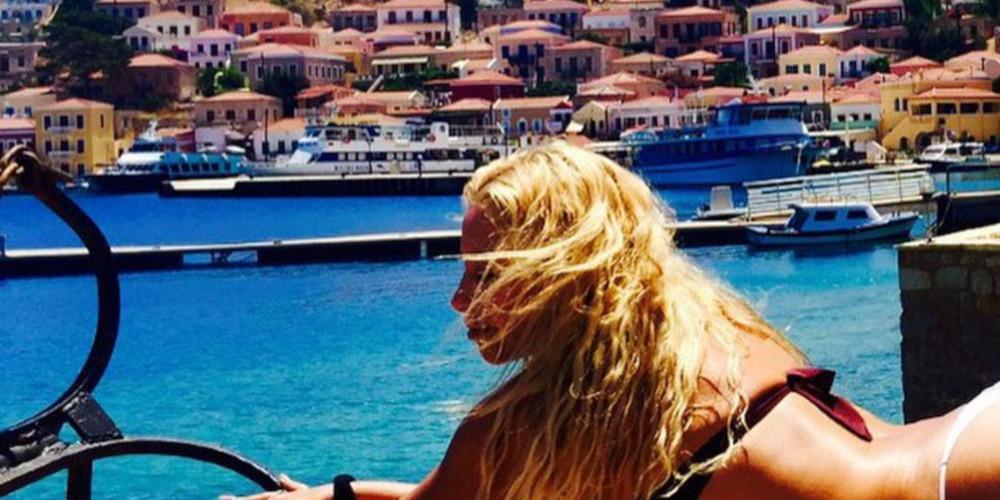 Η Γωγώ Μαστροκώστα ποζάρει με καυτό μπικίνι δίπλα στον Κριστιάνο Ρονάλντο [εικόνα]