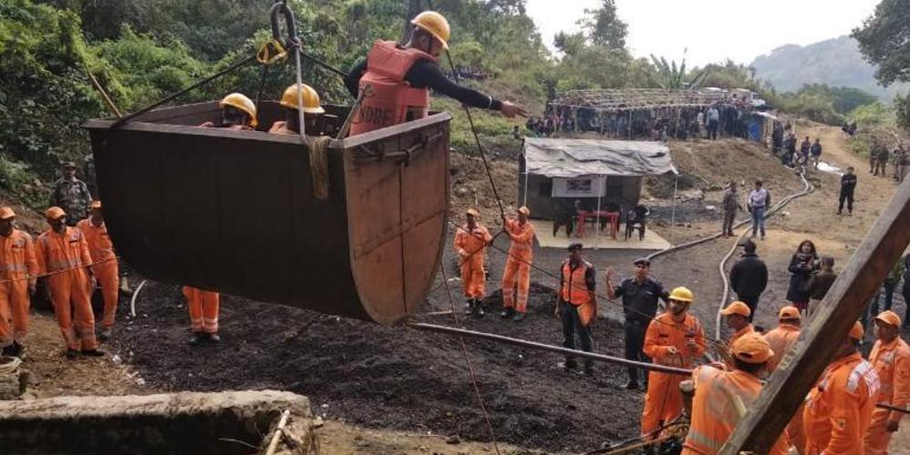 Ένα 2χρονο αγοράκι βρίσκεται εγκλωβισμένο σε ένα πηγάδι εδώ και 4 ημέρες στην Ινδία