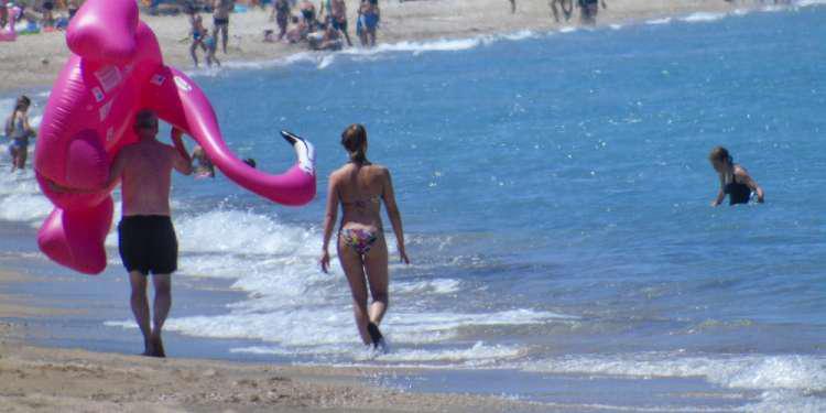 Πρόγνωση καιρού: Στα ύψη και την Κυριακή το θερμόμετρο – Ιδανική μέρα για θάλασσα