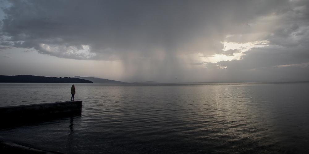 Η καταιγίδα σμπαράλιασε τις πτήσεις και κατάστρεψε περιουσίες - Ίδιο σκηνικό και την Τετάρτη