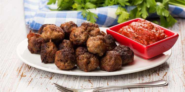 Η συνταγή της ημέρας: Κεφτεδάκια από τον Δημήτρη Σκαρμούτσο