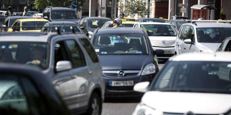 Κίνηση: Τεράστιο μποτιλιάρισμα στην Αθηνών-Λαμίας - Πολλά προβλήματα και στον Καρέα