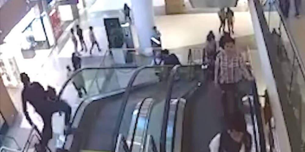 Σοκαριστικό ατύχημα στην Ινδία: 12χρονος παρασύρθηκε από κυλιόμενη σκάλα και έπεσε από ύψος 15 μέτρων [βίντεο]