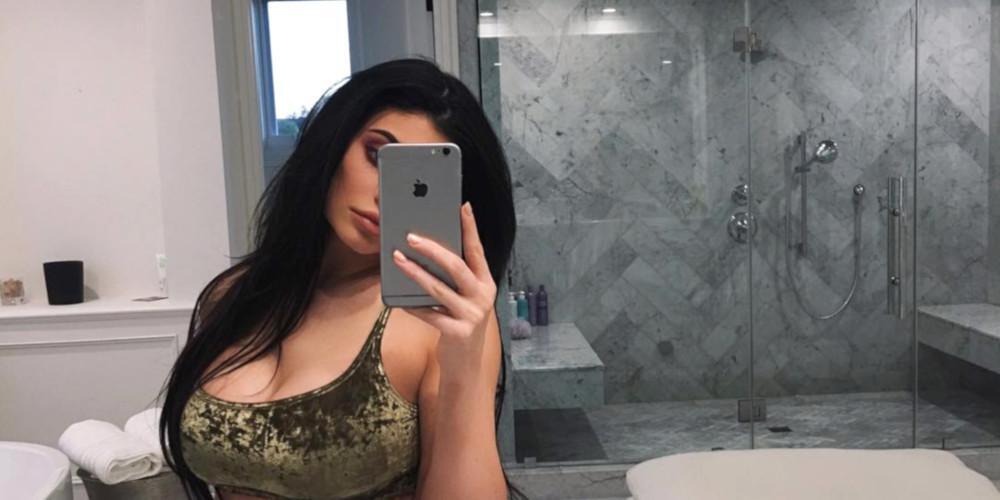 Η Κάιλι Τζένερ δείχνει με τον πιο πονηρό τρόπο το στρινγκ εσώρουχο της [εικόνα]