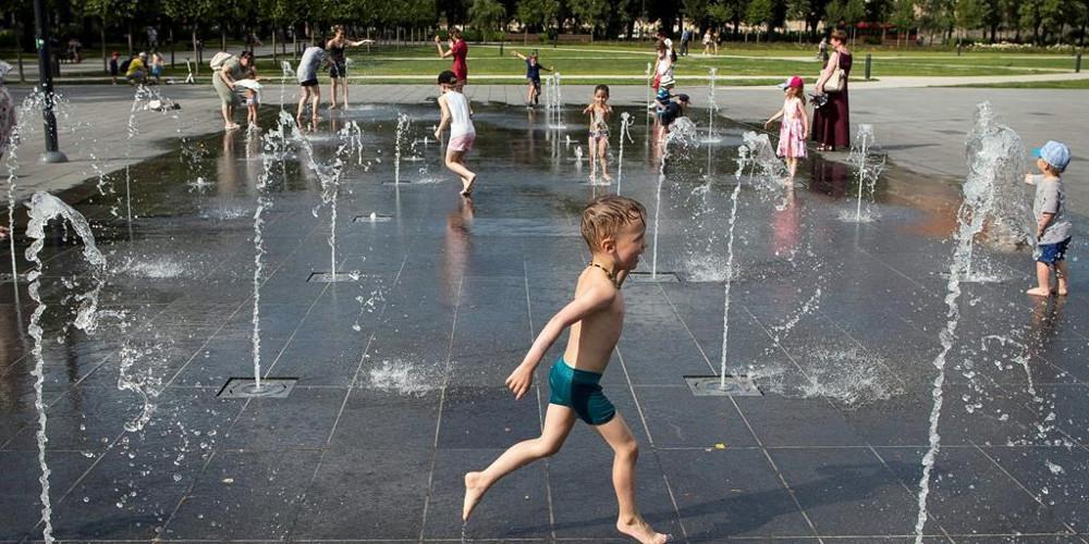 3 Tips για να μείνετε ενυδατωμένοι μέσα στον καύσωνα