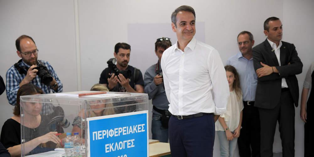 Μητσοτάκης: Καλώ τους πολίτες να συμμετέχουν στη γιορτή της Δημοκρατίας