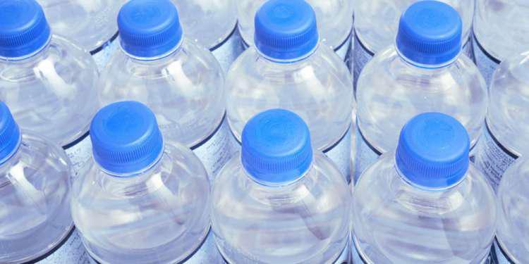 Απίστευτο: Ο μέσος άνθρωπος τρώει έως 121.000 μικροπλαστικά σωματίδια ετησίως